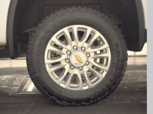 Used 2022 Chevrolet Silverado 2500 High Country w/ Safety Package II image 12