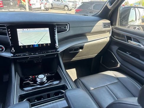 Used 2024 Jeep Wagoneer L Series II w/ Flexible Seating Group AWD/4WD image 12