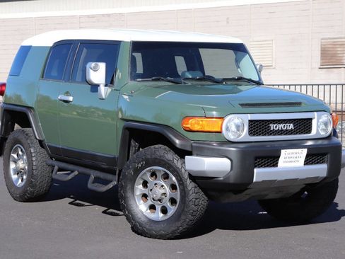 Used 2013 Toyota FJ Cruiser 4WD w/ Convenience Pkg image 1