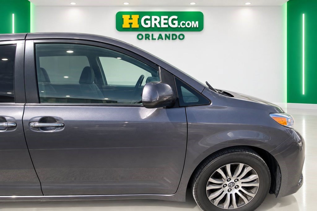 Used 2019 Toyota Sienna XLE w/ XLE Navigation Package FWD image 8