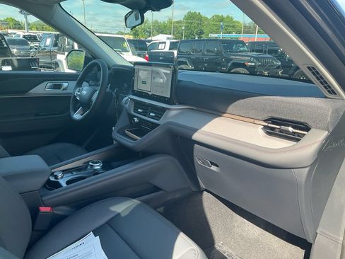 New 2026 Ford Explorer Active w/ Active Comfort Package RWD image 11