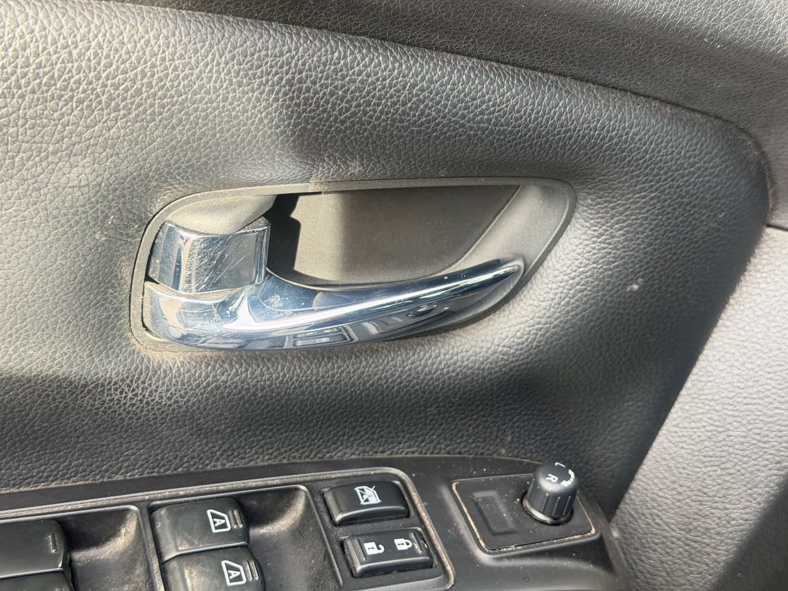 Used 2018 Nissan Titan SV w/ SV Convenience Package RWD image 11