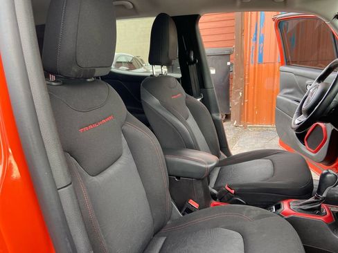 Used 2016 Jeep Renegade Trailhawk AWD/4WD image 30