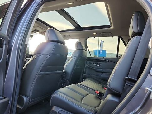 Certified 2023 Honda Pilot Touring image 10