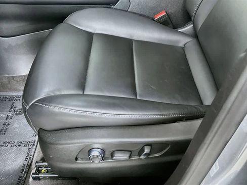 Used 2025 Cadillac XT4 Premium Luxury FWD image 29