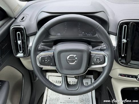 Used 2022 Volvo XC40 T5 Momentum w/ Premium Package AWD/4WD image 23