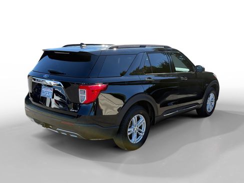 Certified 2023 Ford Explorer XLT w/ Equipment Group 202A AWD/4WD image 5