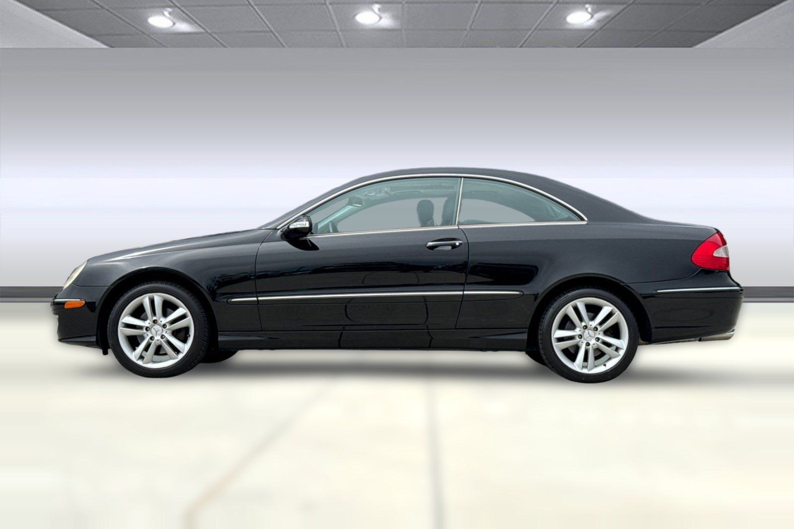 Used 2007 Mercedes-Benz CLK 350 Coupe image 2