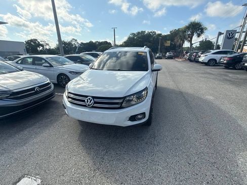 Used 2017 Volkswagen Tiguan SEL FWD image 9