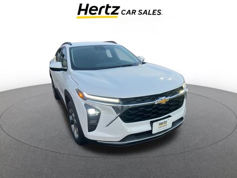 Used 2025 Chevrolet Trax LT w/ LT Convenience Package image 1