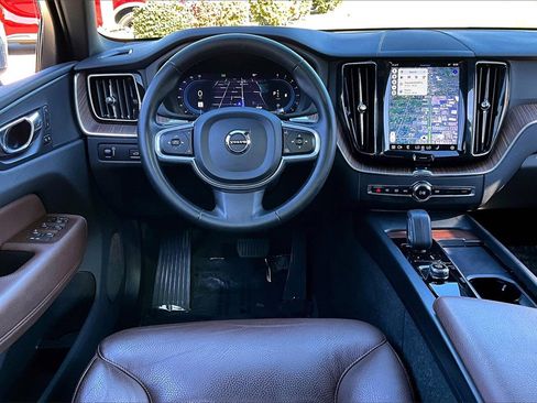 Used 2022 Volvo XC60 B5 Momentum w/ Advanced Package image 19