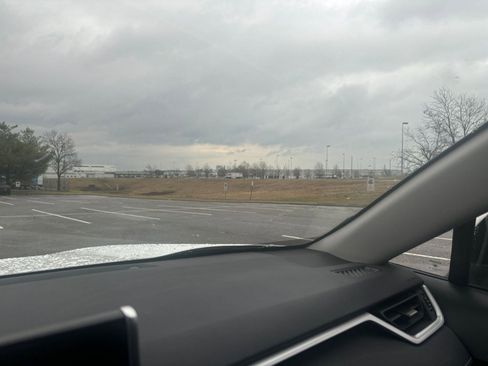 Used 2025 Toyota RAV4 XLE image 38