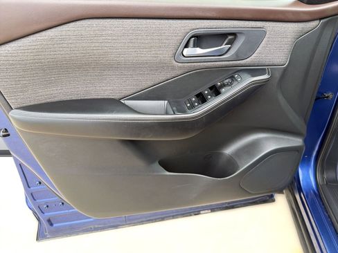 Used 2023 Nissan Rogue SV image 13