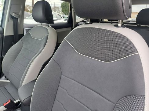 New 2026 Volkswagen Taos SE image 19