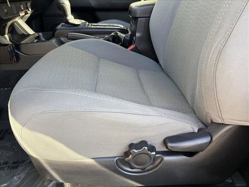 Used 2018 Toyota Tacoma SR w/ SR Convenience Package image 12