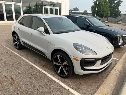 Used 2026 Porsche Macan AWD/4WD image 2