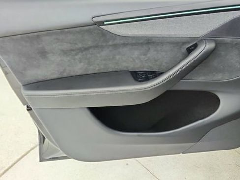 Used 2026 Tesla Model Y 2WD image 33