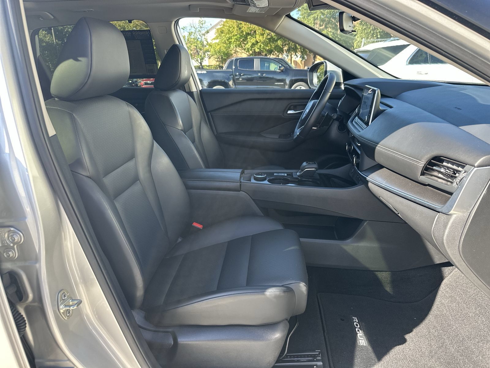 Used 2024 Nissan Rogue SV w/ SV Premium Package AWD/4WD image 22