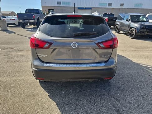 Used 2017 Nissan Rogue Sport SV w/ SV Premium Package image 4
