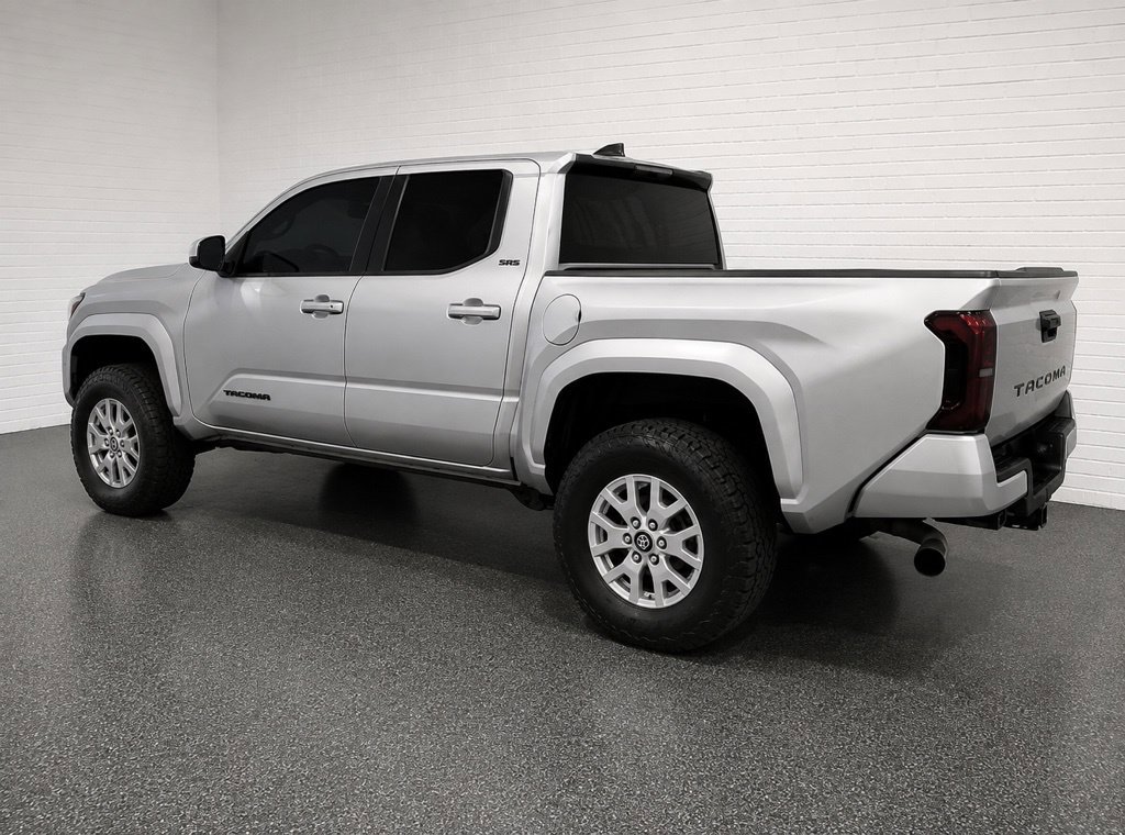Used 2025 Toyota Tacoma SR5 AWD/4WD image 2
