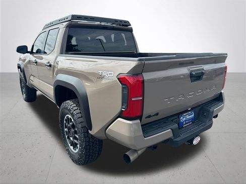 Used 2026 Toyota Tacoma TRD Off-Road AWD/4WD image 9