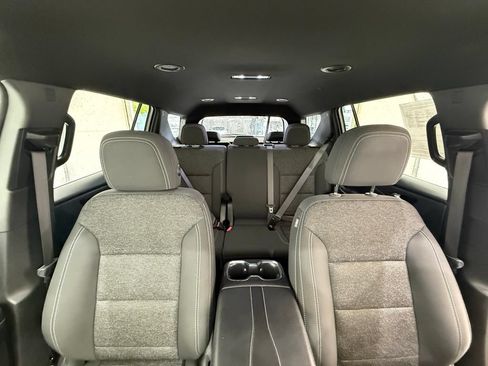 Used 2024 Chevrolet Traverse LS FWD image 36