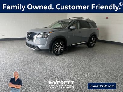 Used 2025 Nissan Pathfinder Platinum