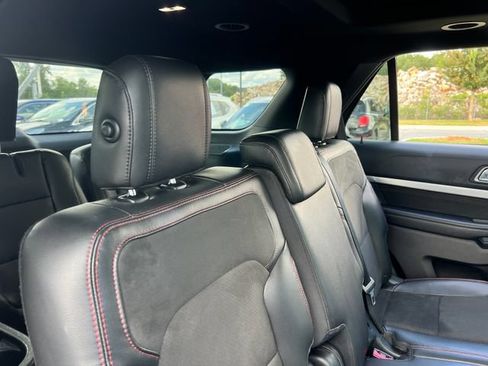 Used 2018 Ford Explorer XLT w/ Equipment Group 202A AWD/4WD image 28