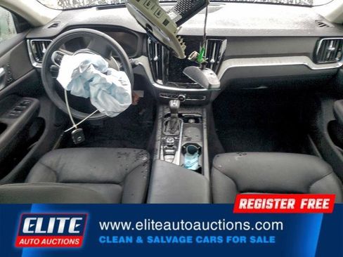 Used 2021 Volvo V60 T5 Cross Country w/ Advanced Package image 16