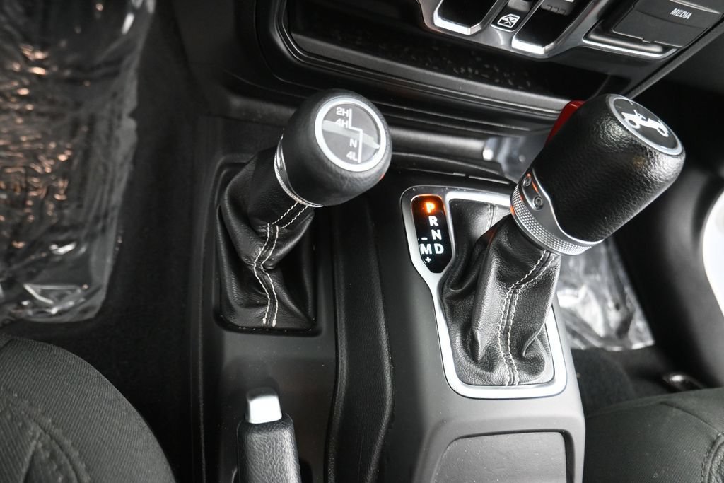 Used 2019 Jeep Wrangler Unlimited Sahara AWD/4WD image 15