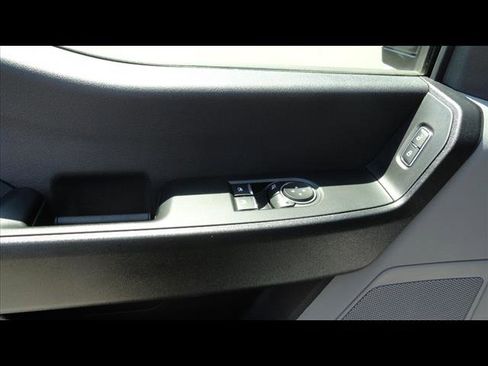 New 2025 Ford F550 4x4 Regular Cab Super Duty image 9