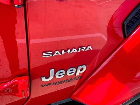 Used 2022 Jeep Wrangler Unlimited Sahara w/ Cold Weather Group AWD/4WD image 30