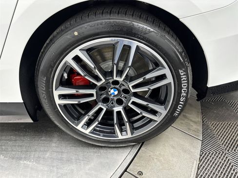 New 2026 BMW 550e xDrive w/ Premium Package image 27