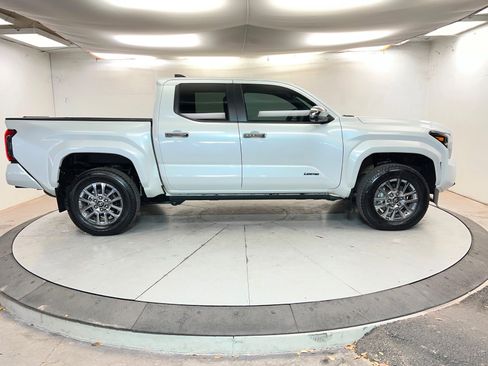 Certified 2024 Toyota Tacoma Limited w/ Limited Package (LT) image 7
