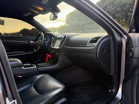 Used 2013 Chrysler 300 C RWD image 12