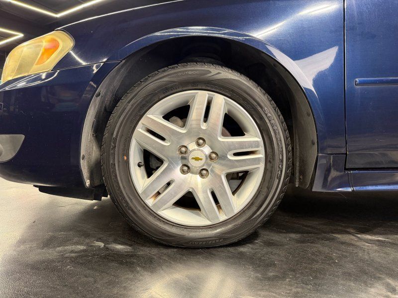 Used 2011 Chevrolet Impala LT FWD image 15