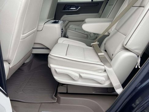 Used 2025 GMC Yukon Denali AWD/4WD image 13