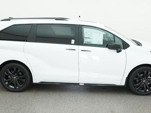New 2026 Toyota Sienna XSE FWD image 11