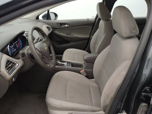 Used 2017 Chevrolet Cruze LT image 17