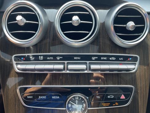 Used 2019 Mercedes-Benz C 300 4MATIC Sedan image 32