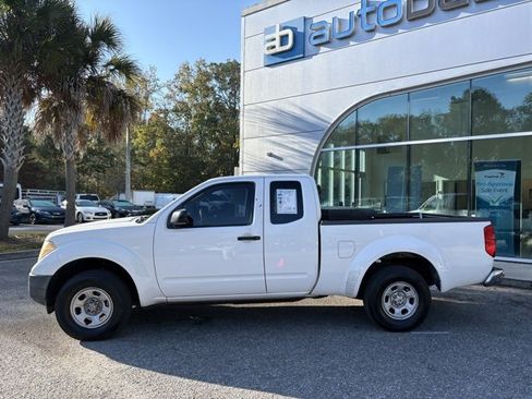 Used 2007 Nissan Frontier XE w/ Preferred Pkg image 2