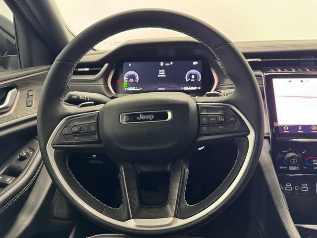 Used 2025 Jeep Grand Cherokee L Limited RWD image 26