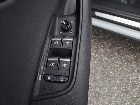 Used 2025 Audi Q8 Premium w/ Convenience Package image 22