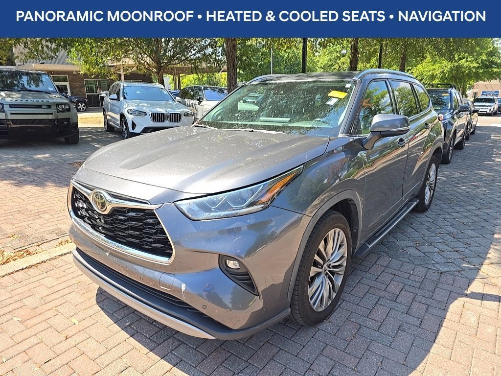 Used 2021 Toyota Highlander Platinum AWD/4WD image 1