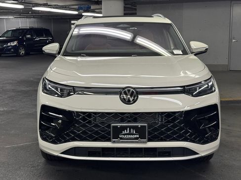 Used 2026 Volkswagen Tiguan SEL R-Line AWD/4WD image 32