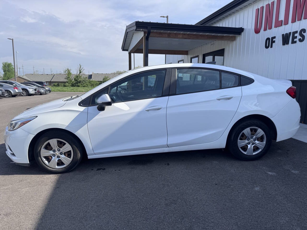 Used 2018 Chevrolet Cruze LS FWD image 10