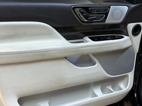 Used 2021 Lincoln Navigator Black Label image 13