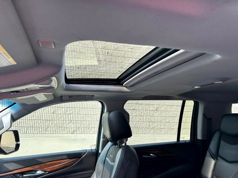 Used 2018 Cadillac Escalade ESV Luxury image 12