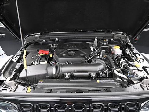 Used 2025 Jeep Wrangler Unlimited Sport AWD/4WD image 19