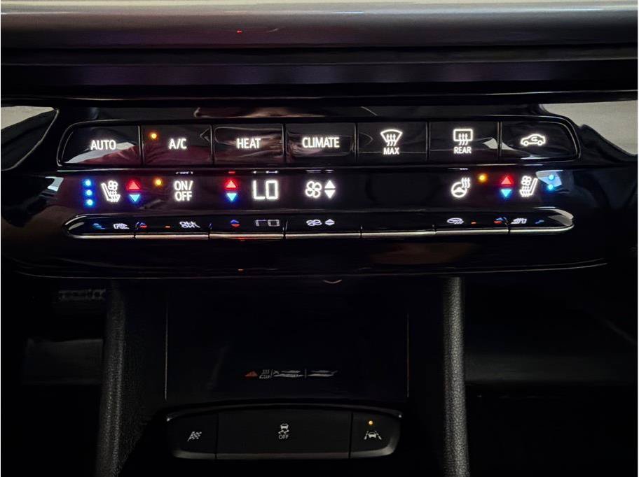 Used 2022 Chevrolet Bolt EUV Premier w/ Sun & Sound Package FWD image 25